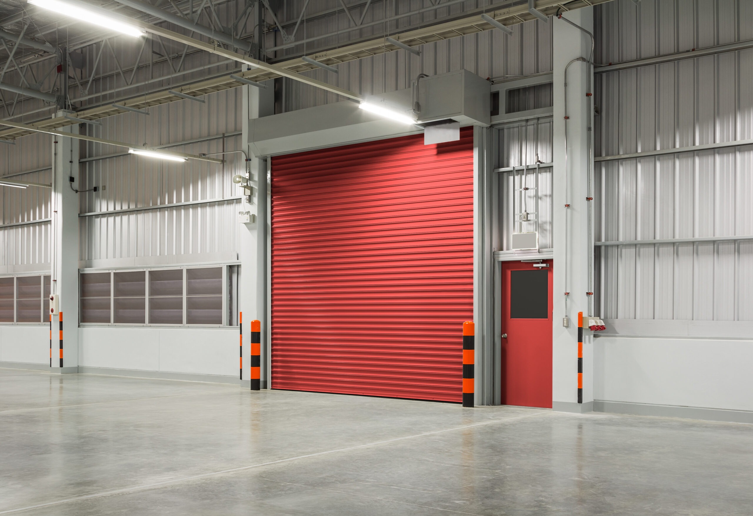 Rack protection & safety barriers – warehouse safety solutions Routine maintenance and emergency call‑out services as part of facilities management